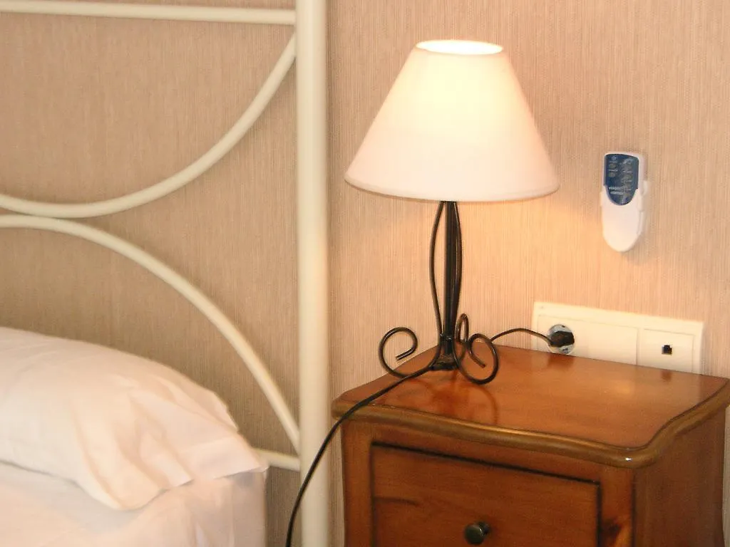Aire De Colldejou Hotel 2*,